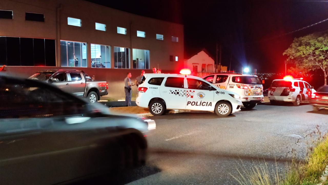 Foto 8 de 15 — Viatura da PM e Caminhonete batem violentamente no Jardim Brasil